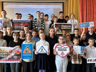 «безопасные дороги — наше общее дело!» - Госавтоинспекция Смоленской области провела пропагандистскую акцию по правилам дорожного движения в общеобразовательном центре «Южный» - фото - 4